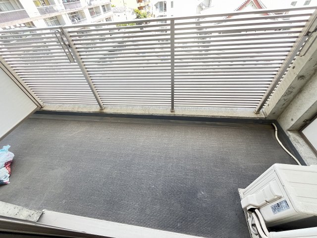 バルコニー　開放的で明るい空間を演出してくれるバルコニーです