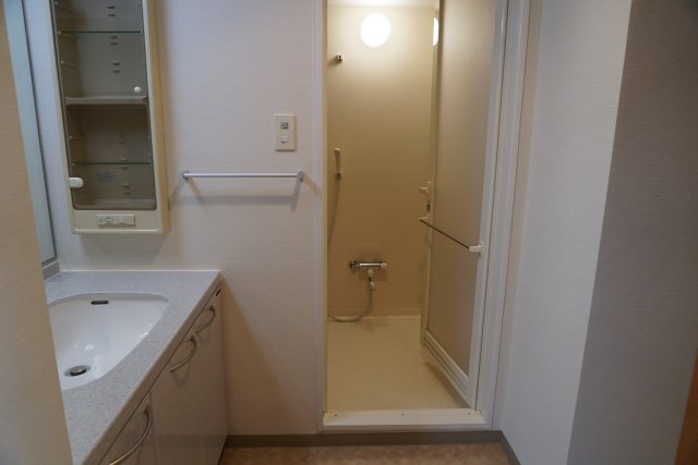 洗面設備　コンパクトで使いやすい洗面所