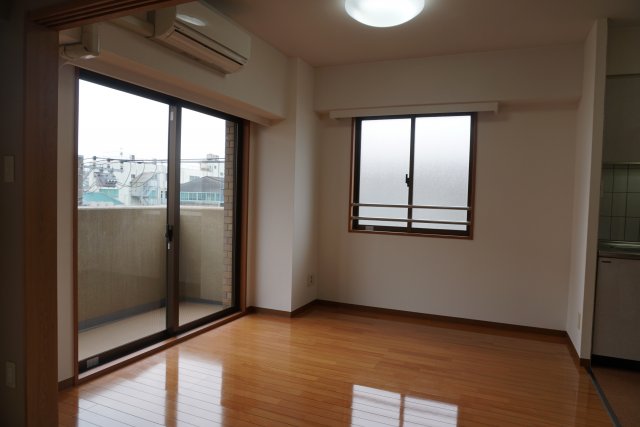 居室・リビング　こちらのリビングで趣味の時間をお楽しみください