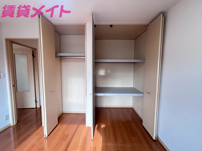 収納　別部屋反転参考写真です。