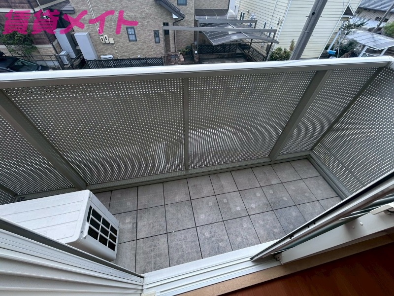 バルコニー　別部屋反転参考写真です。