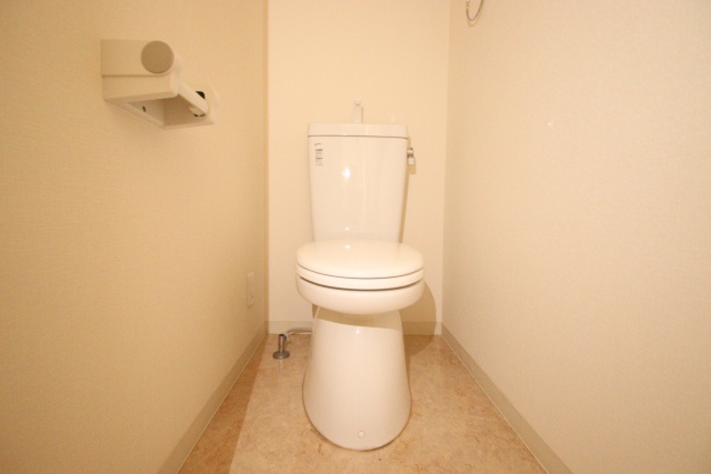 トイレ　※別室の参考写真の為、現況優先です。