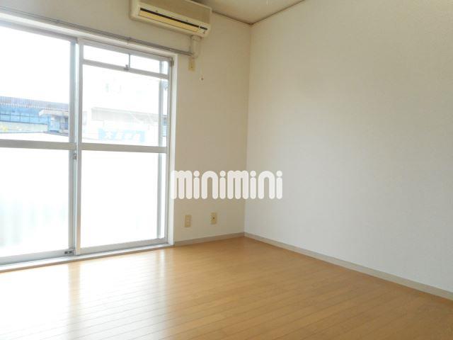 居室・リビング　家具の配置もしやすいですね。