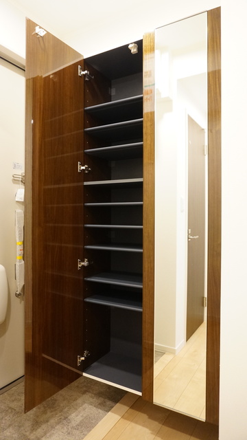 玄関　下駄箱付なので、玄関はいつでもスッキリ片付きますね☆