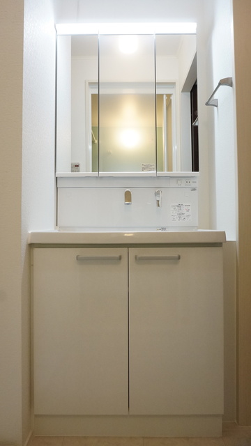 洗面設備　洗髪洗面化粧台なのでおでかけ準備もラクラクです☆