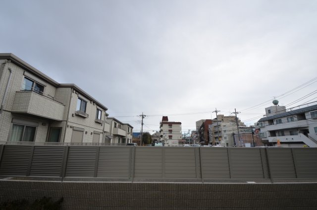 眺望　隣地に建物が有るため現況と異なります。