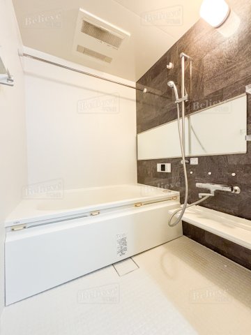 バス・シャワールーム　追い焚き・浴室乾燥機付きのお風呂です♪