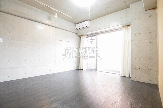 居室・リビング　10帖の洋室です！