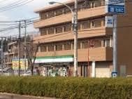 コンビニ　ファミリーマート（コンビニ）まで650m