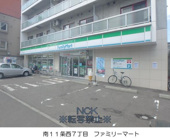 コンビニ　ファミリーマート（コンビニ）まで100m