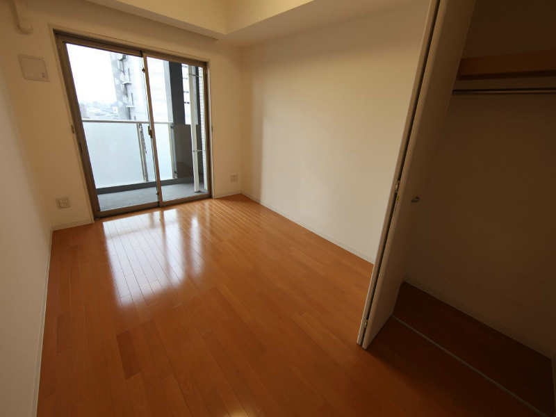 居室・リビング　洋室7.1帖　エアコン完備　バルコニー