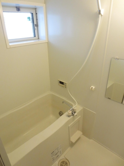 バス・シャワールーム　１０２　バスルーム