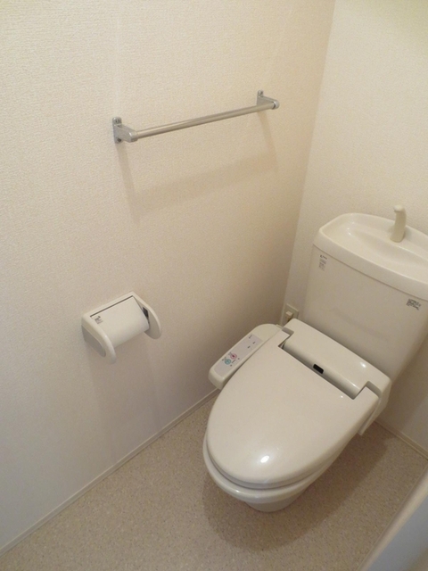 トイレ　１０２　温水洗浄暖房便座トイレ