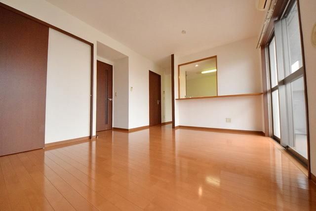 居室・リビング　開放的なＬＤＫです♪