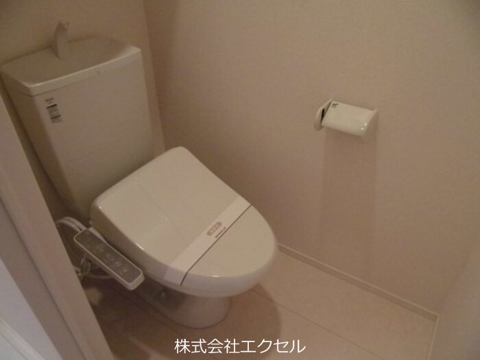 トイレ　同建物別室の写真です。