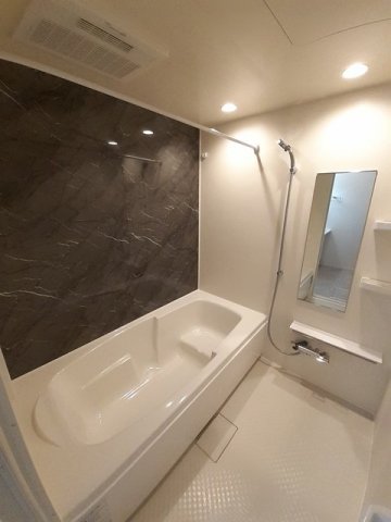 バス・シャワールーム　落ち着いた空間のお風呂です