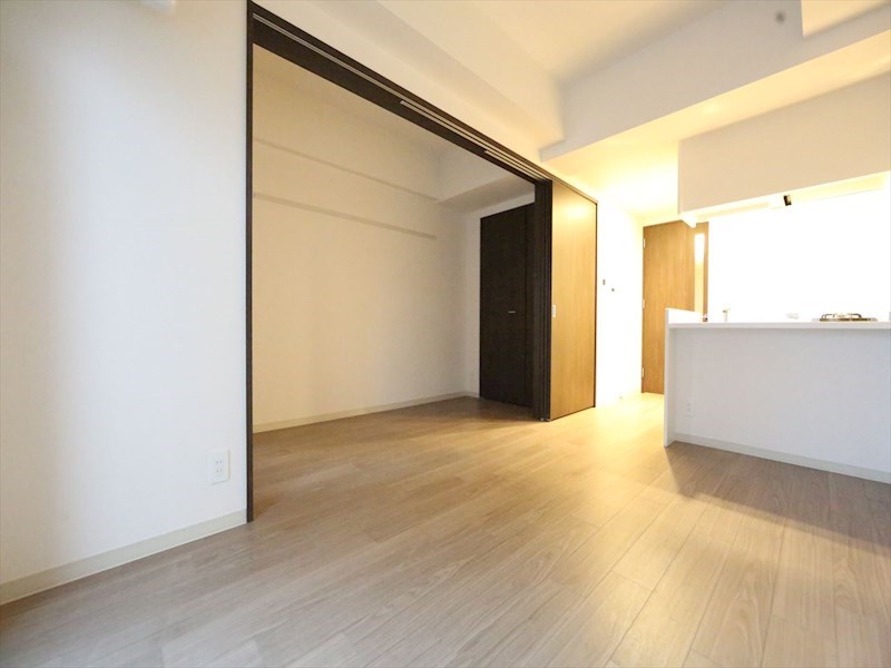 居室・リビング　ＬＤＫ8.8帖　洋室3.5帖　つなげても仕切っても使えます