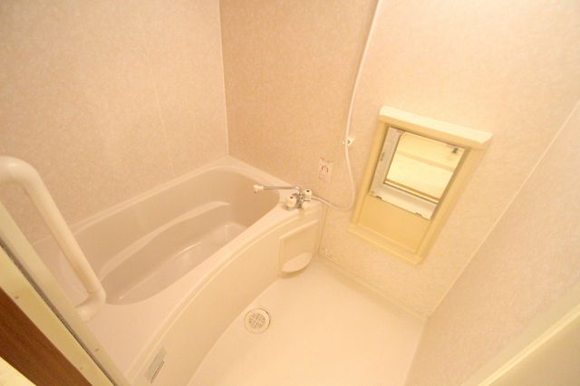 バス・シャワールーム　バスルーム。