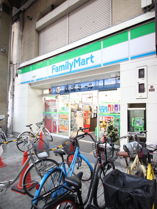 コンビニ　ファミリーマート（コンビニ）まで500m