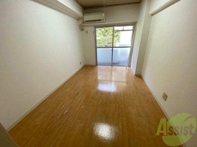 居室・リビング　明るいお部屋でゆったりとした生活を