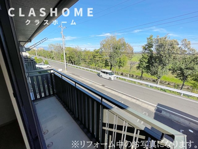 バルコニー　同物件の別部屋になります。