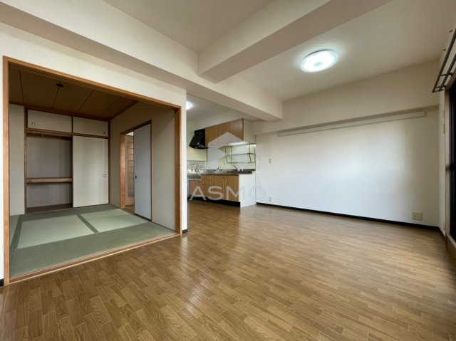 居室・リビング　同マンション参考写真