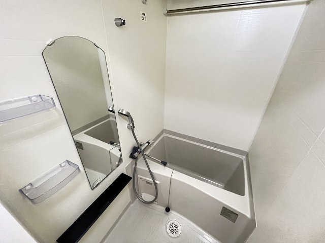 バス・シャワールーム　コンパクトで使いやすいお風呂です