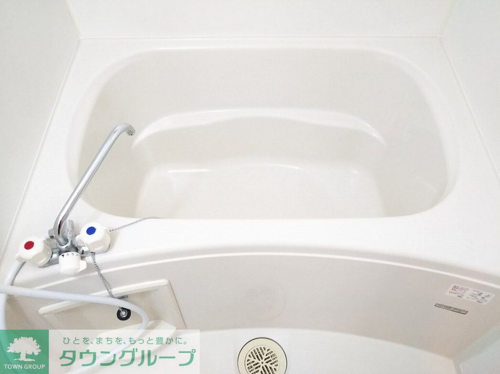 バス・シャワールーム　バス・トイレ別です。仕様が異なる場合があります。