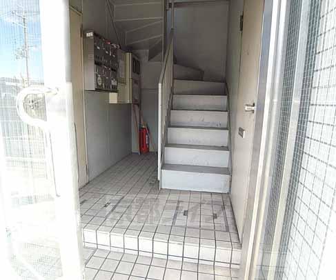 エントランス　階段や郵便受けです