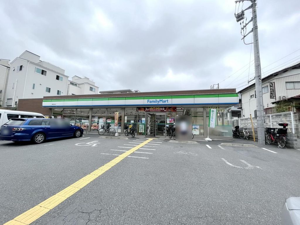 コンビニ　ファミリーマート浦和本太店（コンビニ）まで640m