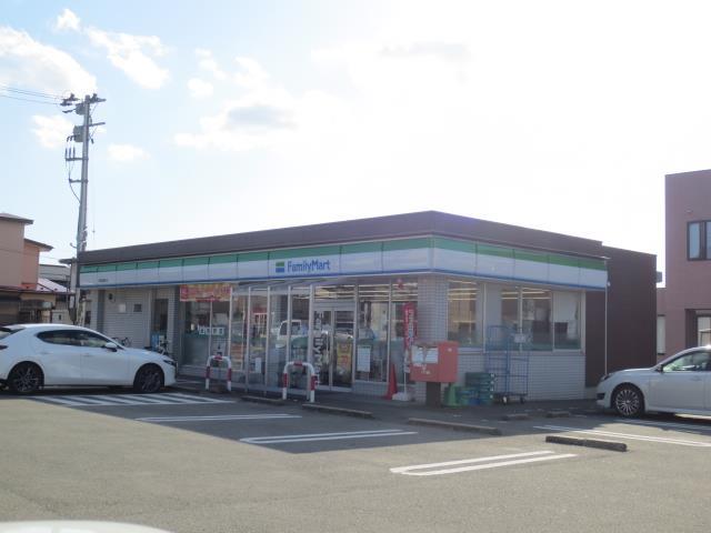 コンビニ　ファミリーマート東通店（コンビニ）まで250m