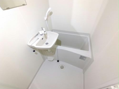 バス・シャワールーム　仕様・設備は現況と異なる場合がございます