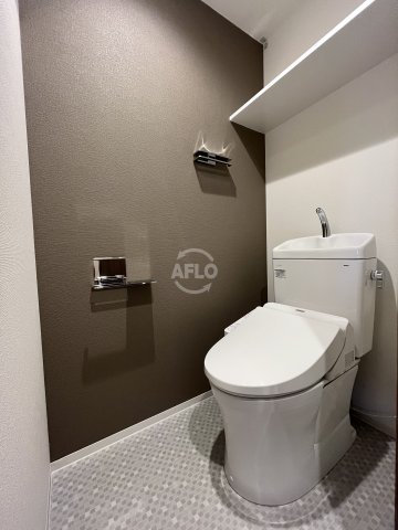 トイレ　LEGALAND+難波南　温水洗浄便座