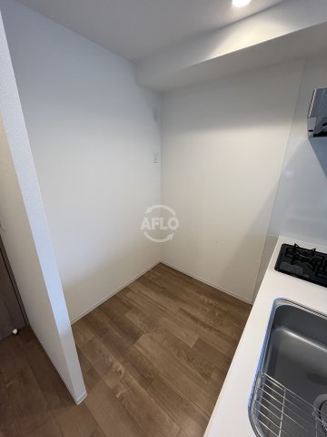 洗面設備　LEGALAND+難波南　冷蔵庫置き場