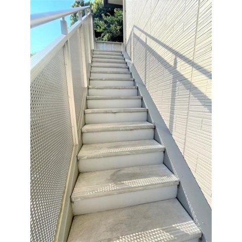 エントランス　落ち着いたエントランスです