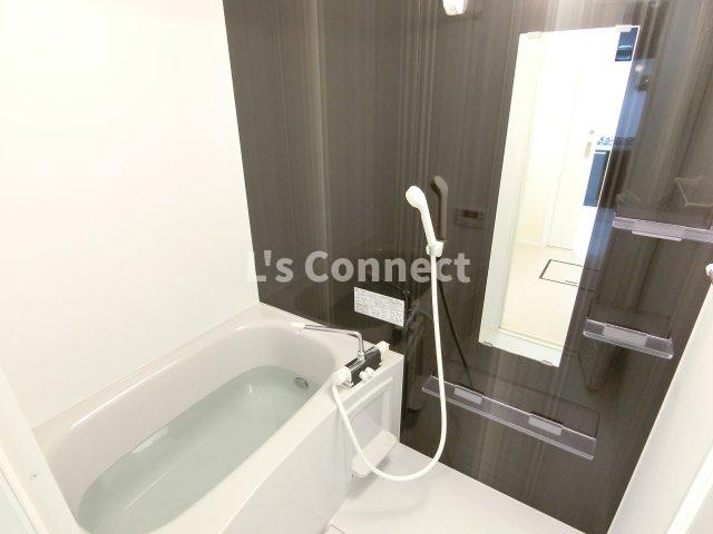 バス・シャワールーム　追焚き、浴室乾燥付きのお風呂。