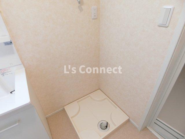 その他設備　室内洗濯機置き場には排水パン付き。