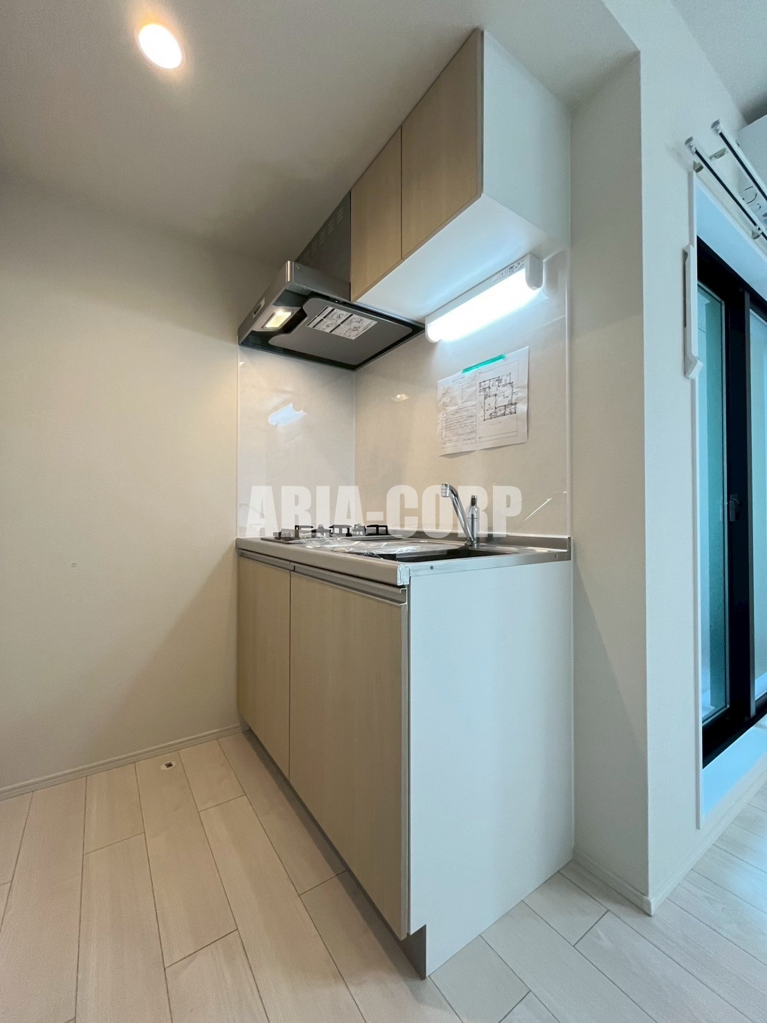 キッチン　システムキッチン・冷蔵庫スペースもしっかりございます！