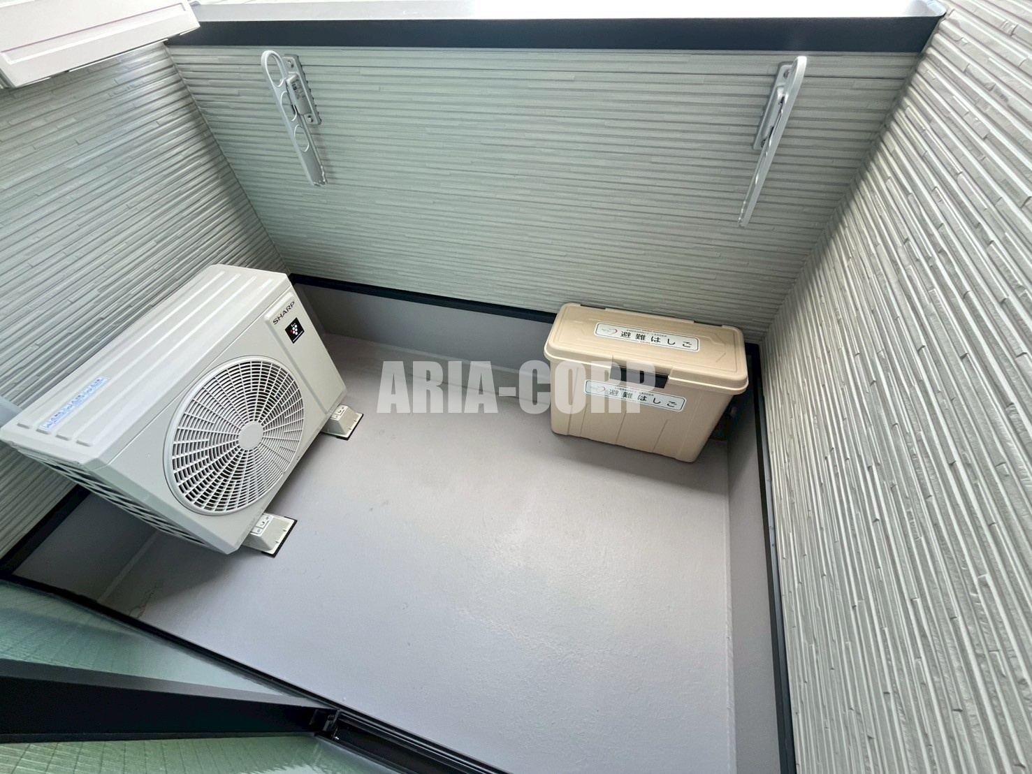 バルコニー　バルコニー、室内物干し機、浴室の3か所で洗濯干しが可能♪