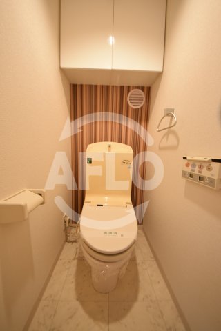 トイレ　フィオレ上本町　温水洗浄便座付き