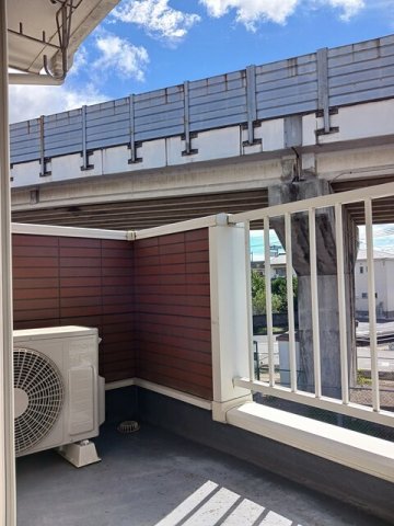 バルコニー　外からの目が気にならないバルコニーで洗濯物が干せます