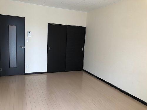 居室・リビング　備品は部屋毎に異なります。１Ｆのみフローリング