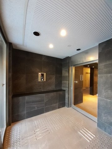 エントランス　清潔なエントランスです