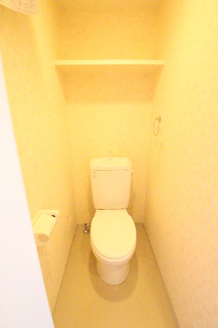 トイレ　※別室の参考写真の為、現況優先です。