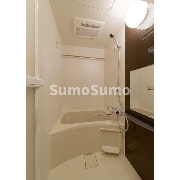 バス・シャワールーム　コンパクトで使いやすいお風呂です