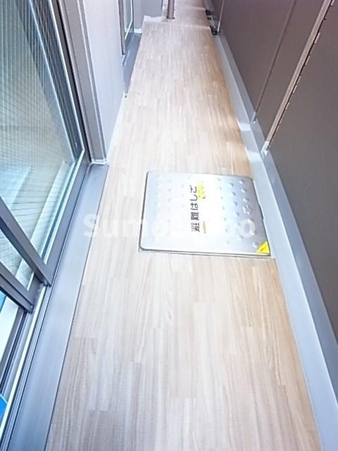 バルコニー　暖かな日差しのふりそそぐバルコニー