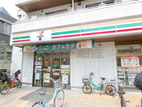 コンビニ　セブン-イレブン大田区糀谷中前店（コンビニ）まで181m
