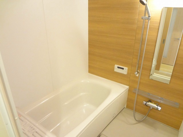 バス・シャワールーム　※別部屋参考画像