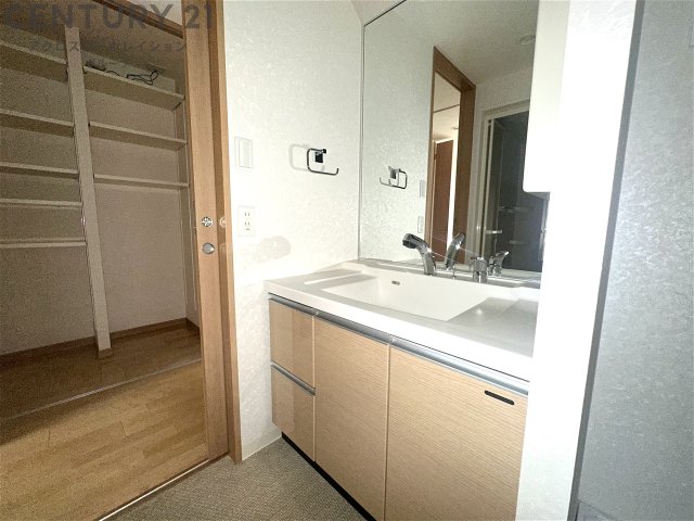 洗面設備　独立洗面台付き！