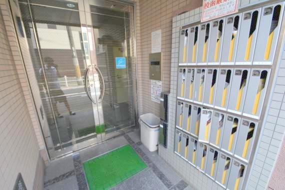 ロビー　オシャレなロビーは安心のオートロック付きです。